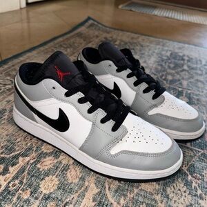 Nike Jordan Low Gray and White Sneakers with Leather Upper 7 men’s, 8.5 women’s